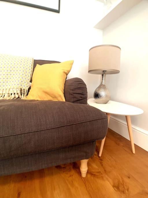 בורנמות' A Beautiful And Stylish 2 Bed Flat Close To Beach מראה חיצוני תמונה