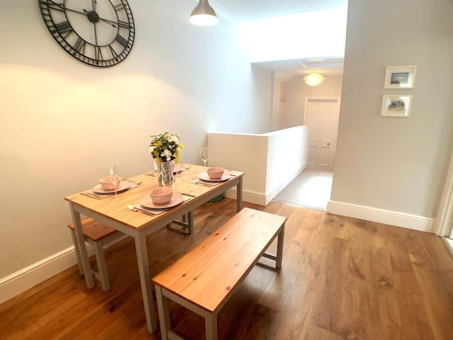 בורנמות' A Beautiful And Stylish 2 Bed Flat Close To Beach מראה חיצוני תמונה