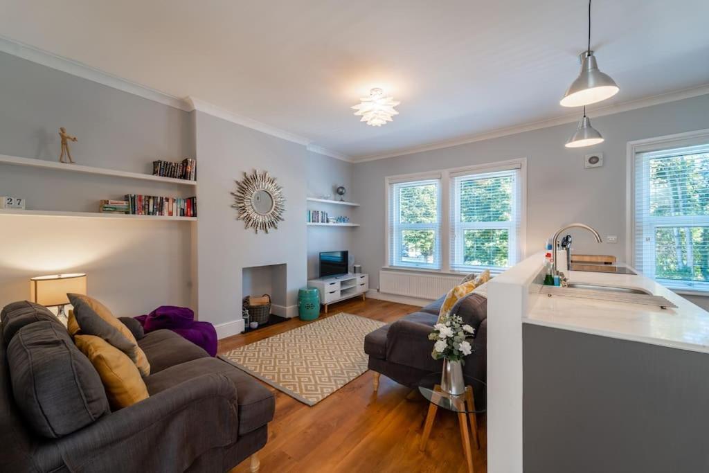 בורנמות' A Beautiful And Stylish 2 Bed Flat Close To Beach מראה חיצוני תמונה